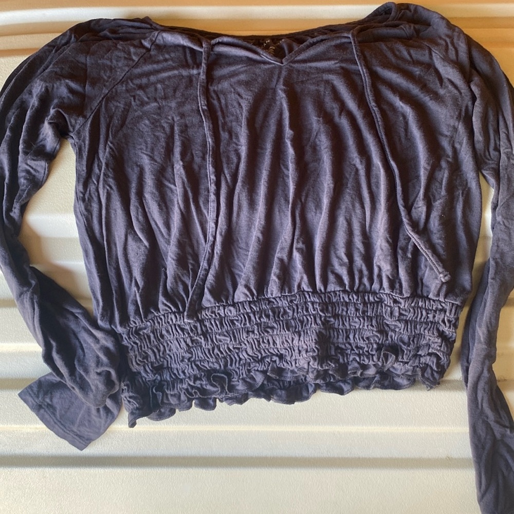 AE long sleeve crop top